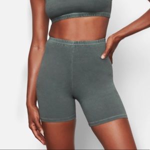 🆕 SKIMS Outdoor Bike Short in Malachite